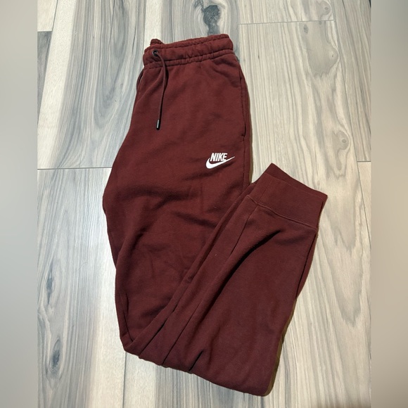 Nike Pants - Women’s Nike Maroon Sweatpants